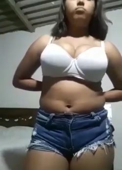 Morra de enormes tetas + video full 18
