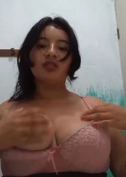 La tetona del aula 9