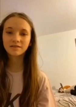 Jovencita Preciosa Se Desnuda En Video 3