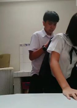 Se la cogen en los baños del Cole 14