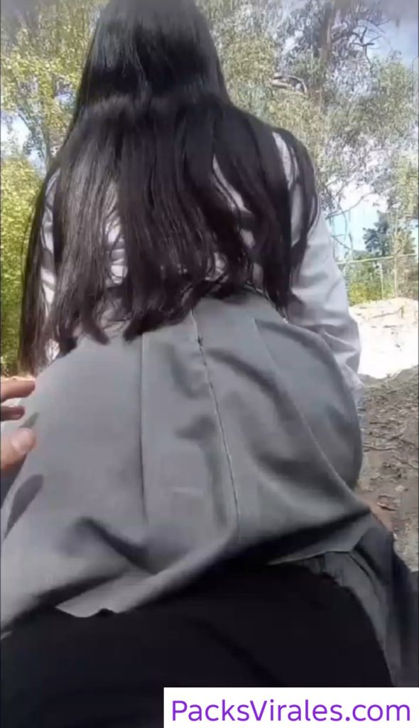 Estudiante Ricolina cogiendo en el monte 1