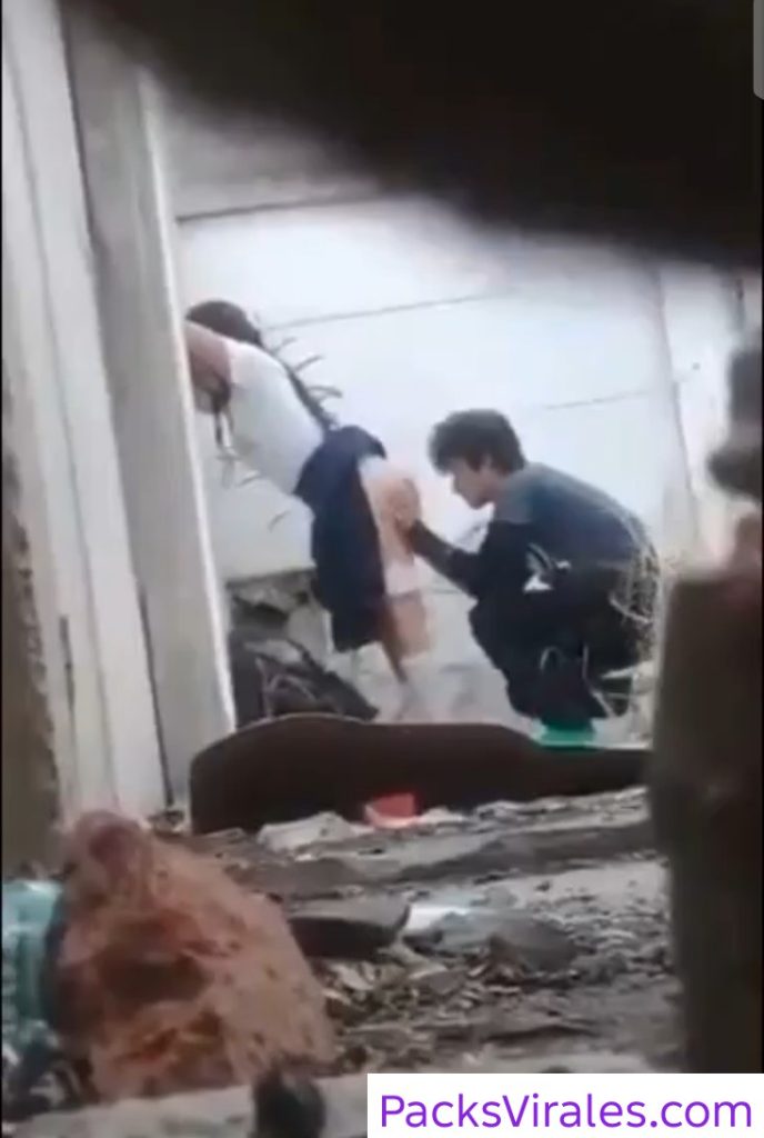 Se la cogen detrás de la escuela 1