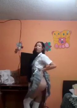 Colegiala pendeja nalgona 14