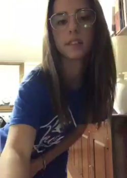 Linda pendeja de lentes 4