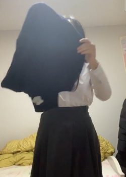 Exquisita estudiante flaquita se desnuda toda 11